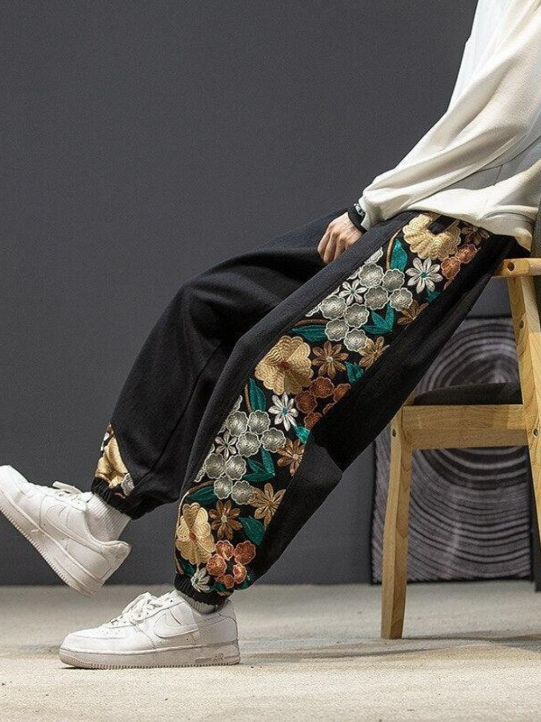Flower Embroidery Sweatpants