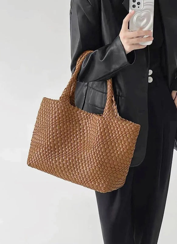 Elara Woven Vault