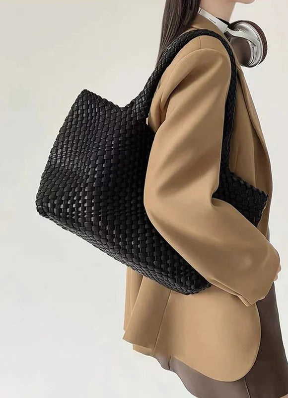 Elara Woven Vault